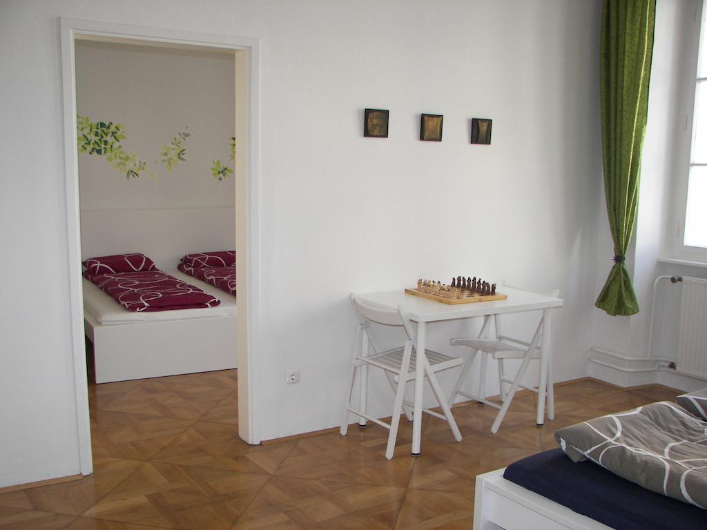 Apartment Eve Rooms Ljubljana Oda fotoğraf